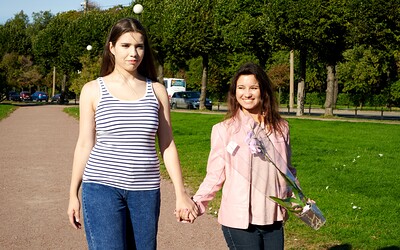 Sunny May and Molly Kit in What are besties for? from Club Sweethearts