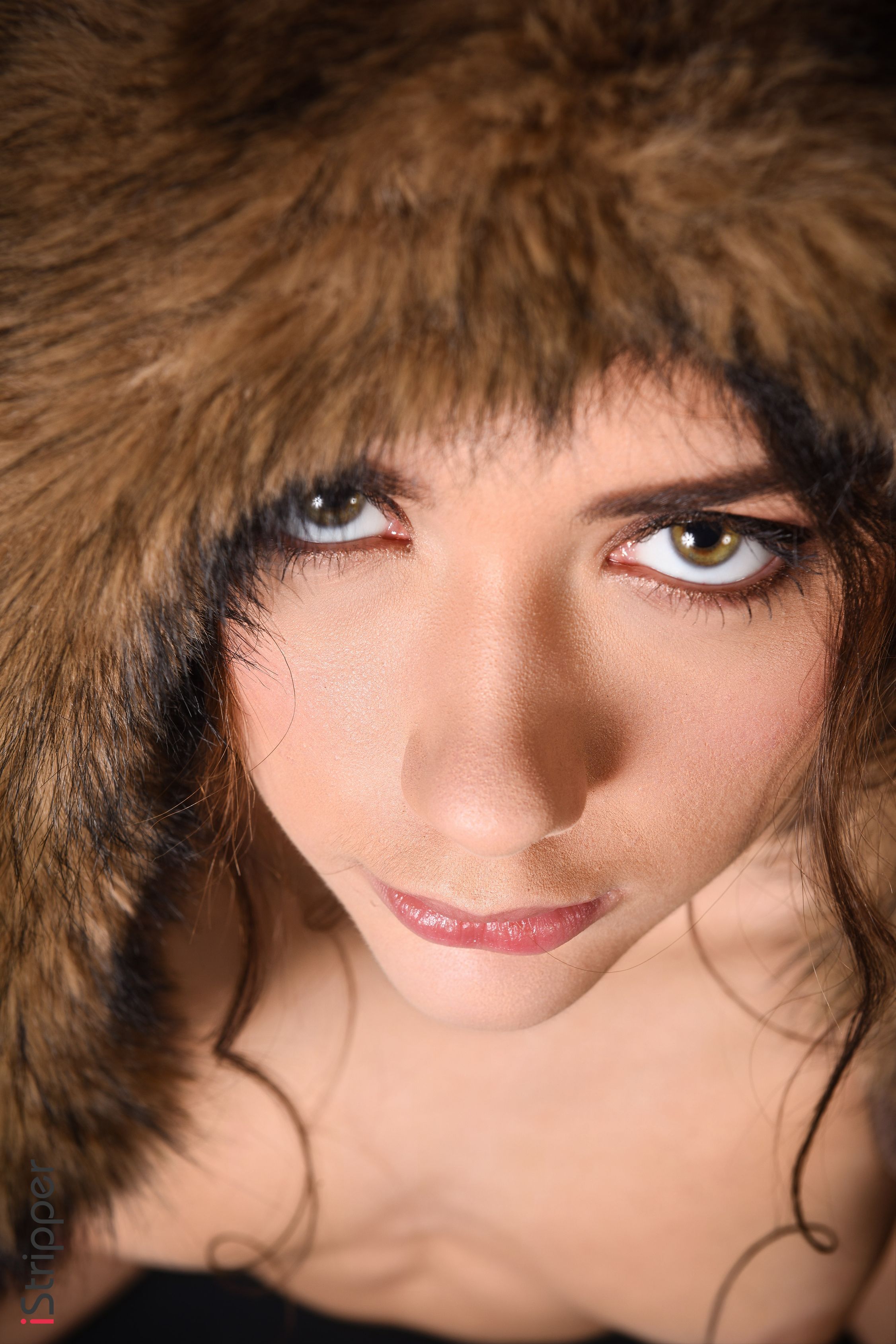 Vixi Rafi in Istripper set Classy In Fur