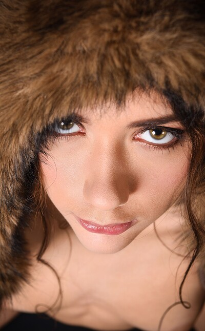 Vixi Rafi in Istripper set Classy In Fur