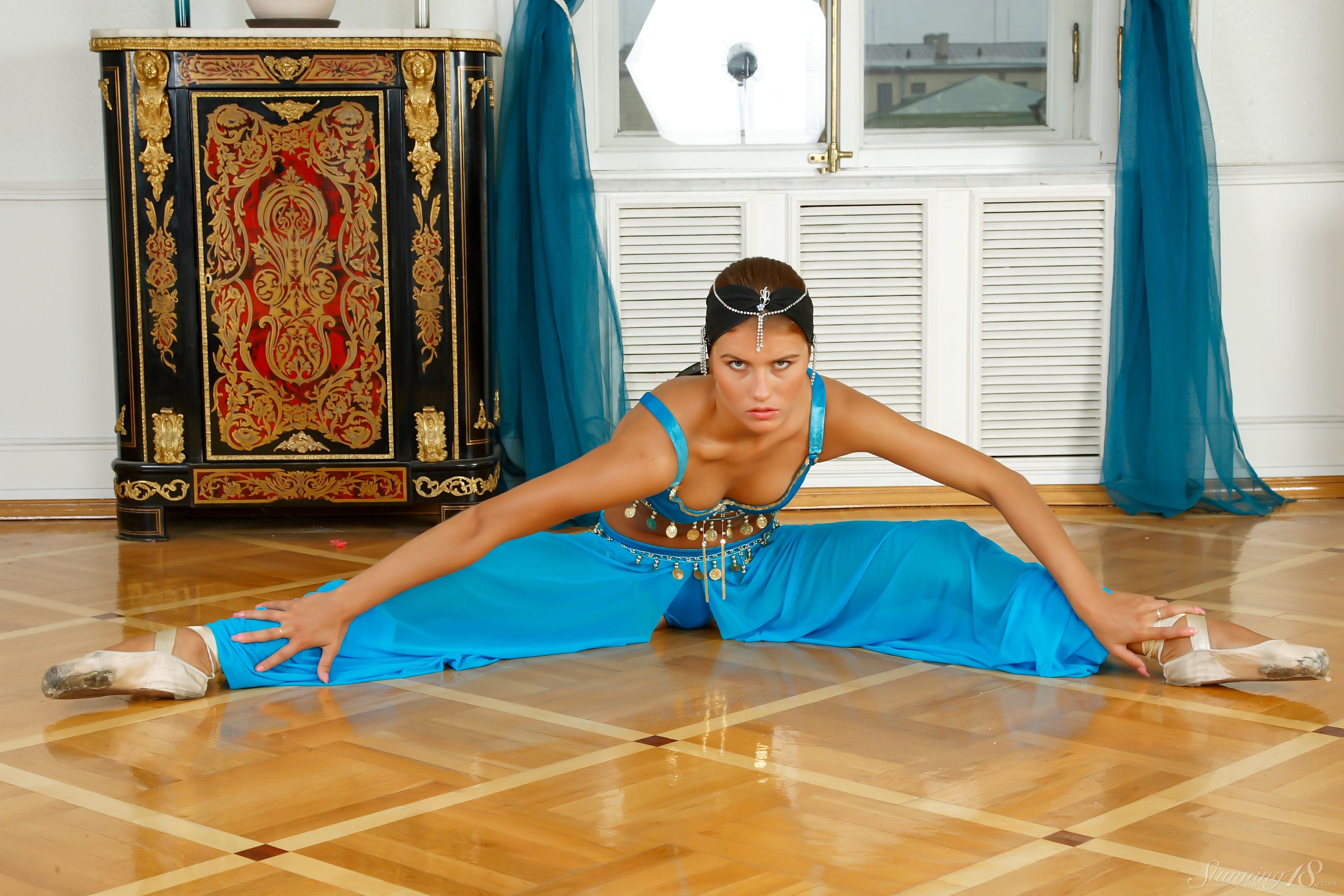 Metis P in Stunning 18 set Beauty Belly Dancer