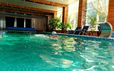 Luna Lynx and Tanya Ray in Pool Splash - Part 2/3 from Club Sweethearts