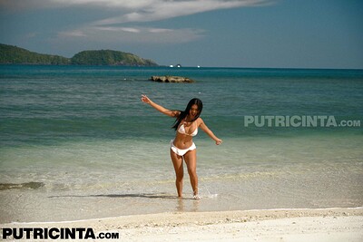 Scarlett in Heaven On The Shore from Putri Cinta