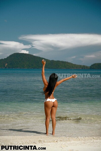 Scarlett in Heaven On The Shore from Putri Cinta