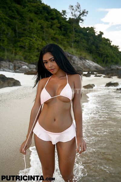 Scarlett in Heaven On The Shore from Putri Cinta