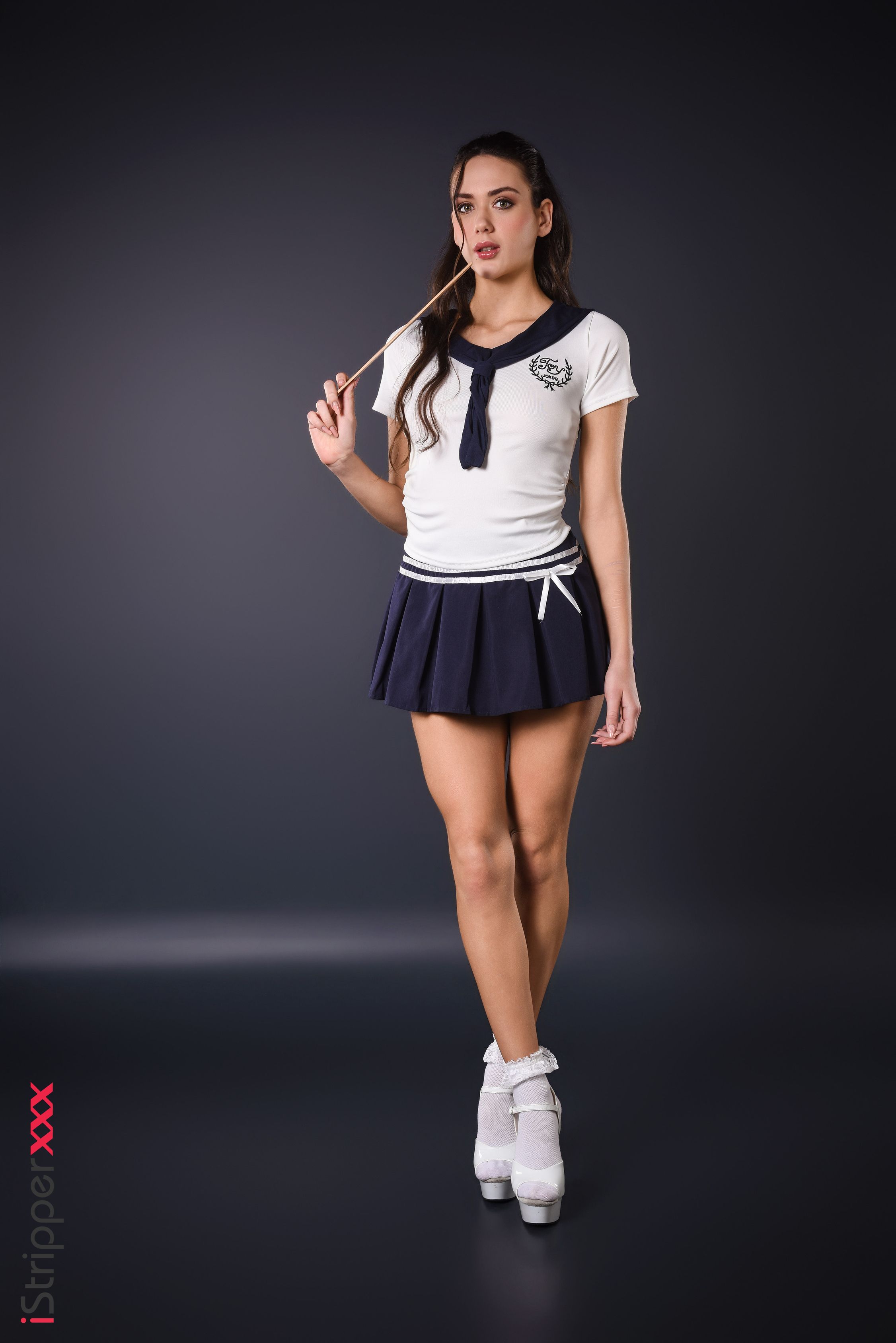 Vixi Rafi in Istripper set Cum Teach Me