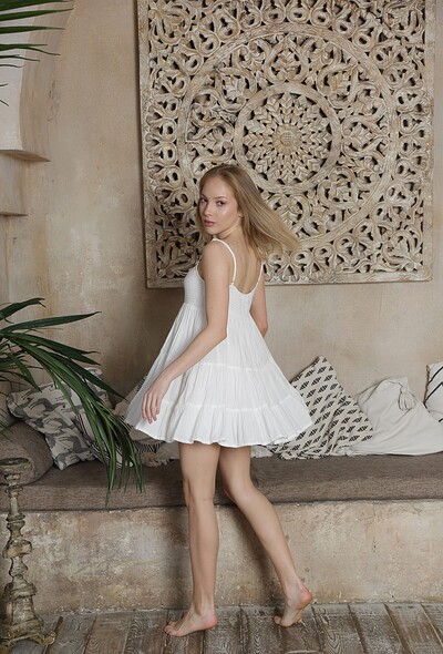 Bella Spark in Softcore Sunday from Metart