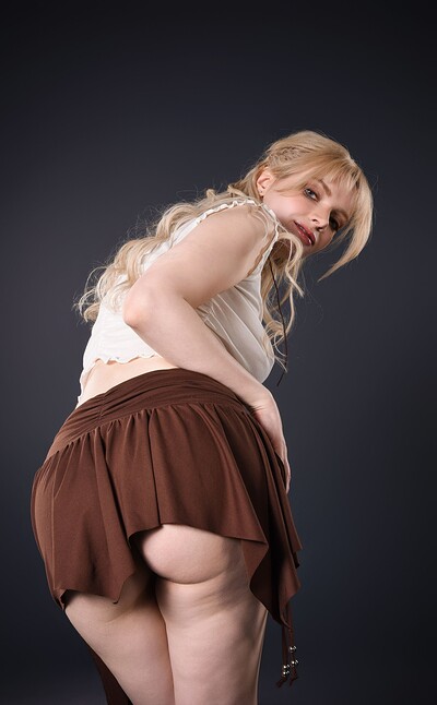 Amber Kawaii in Sweet Amber from Istripper