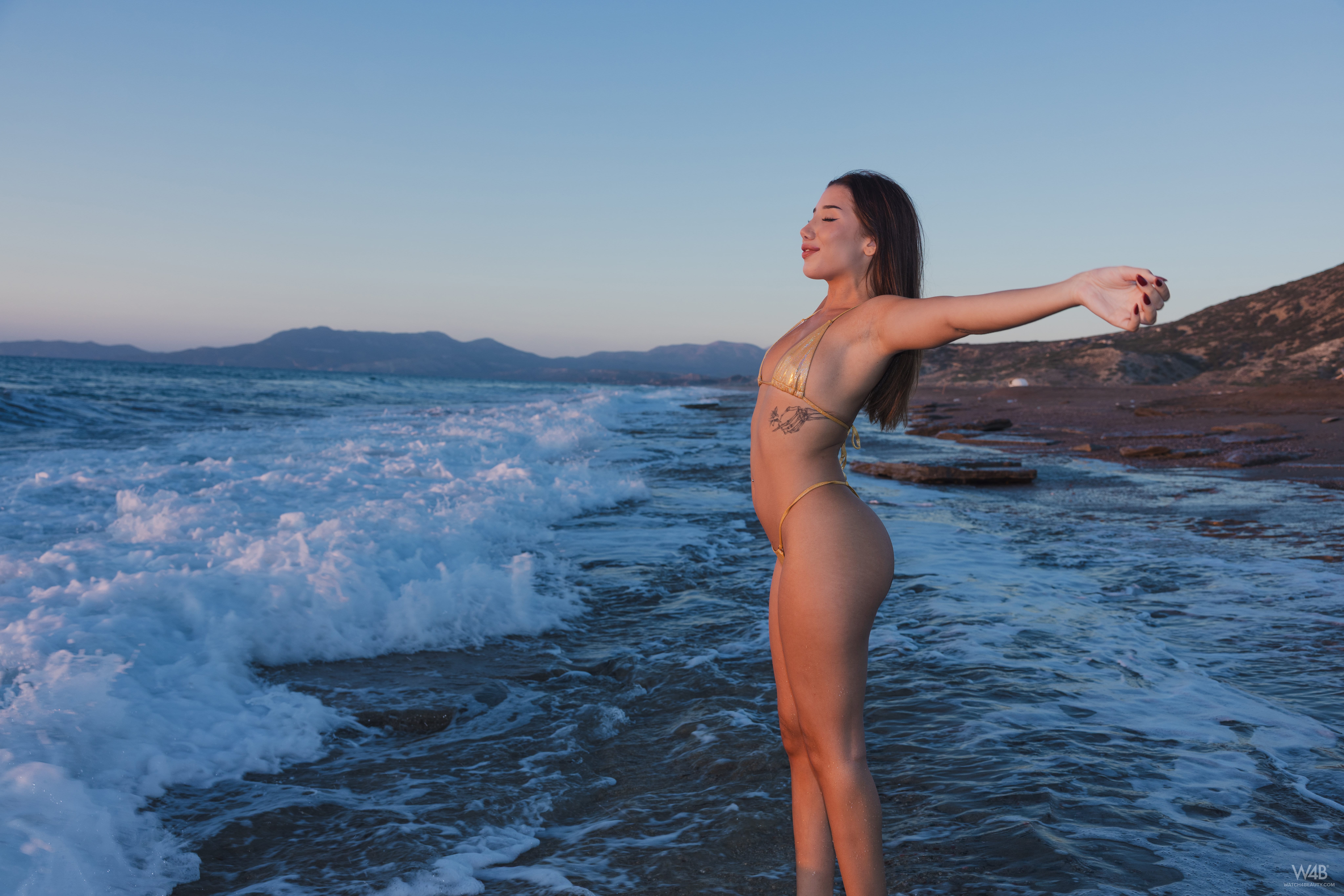 Layla Scarlett in Watch 4 Beauty set Big Waves