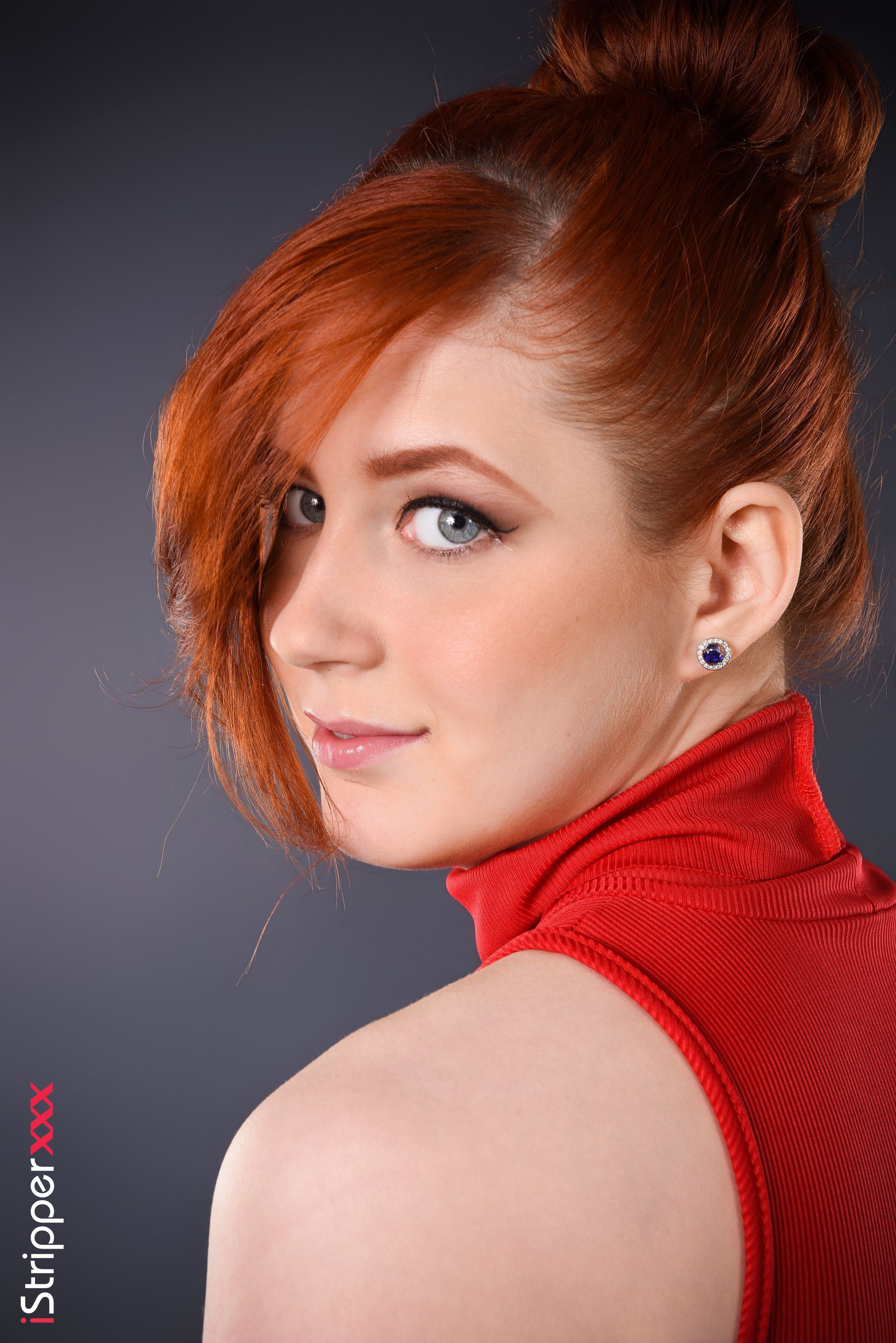 Alice Seduce in Istripper set Reddy For You