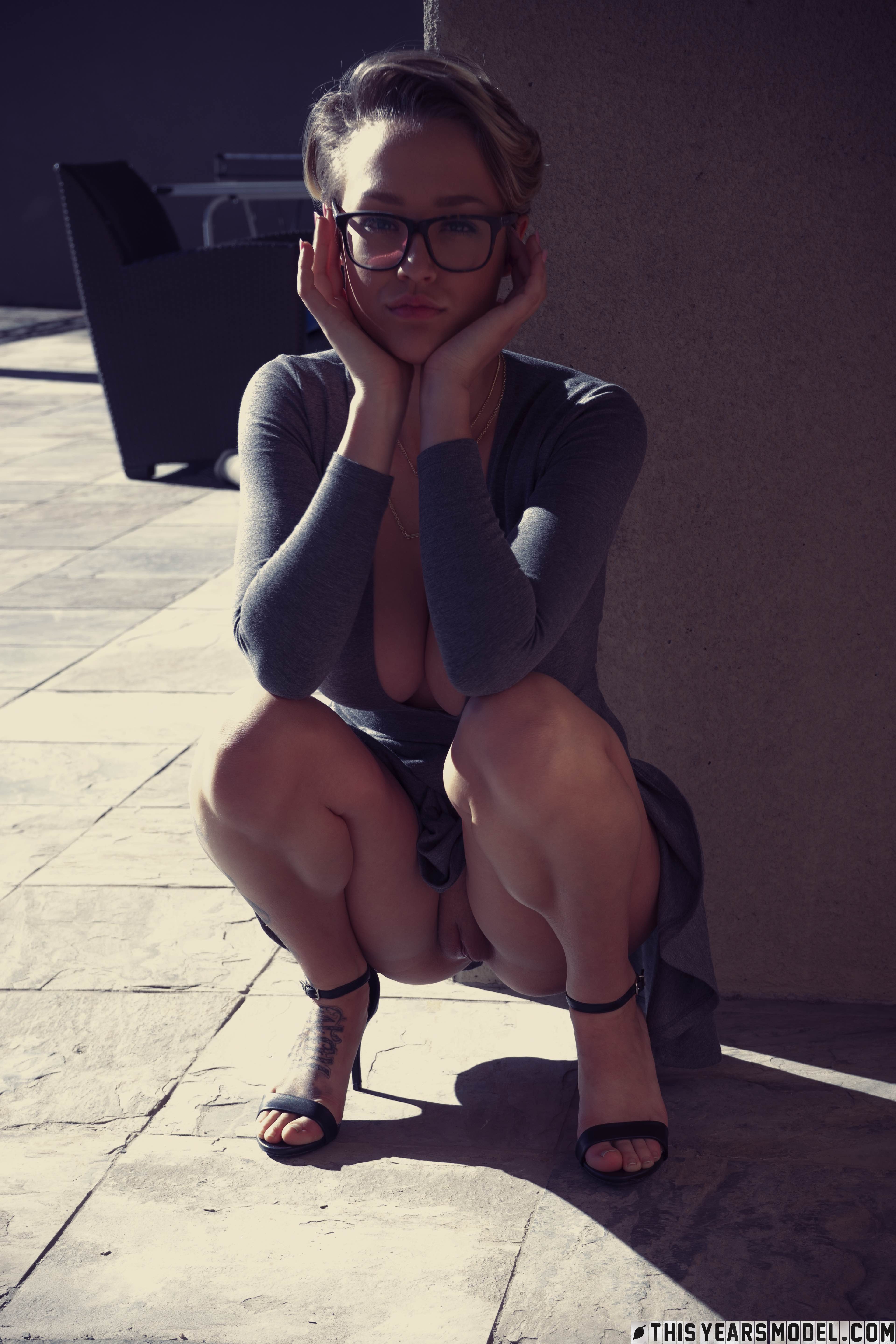 Sabrina Nichole flashing her pussy in public