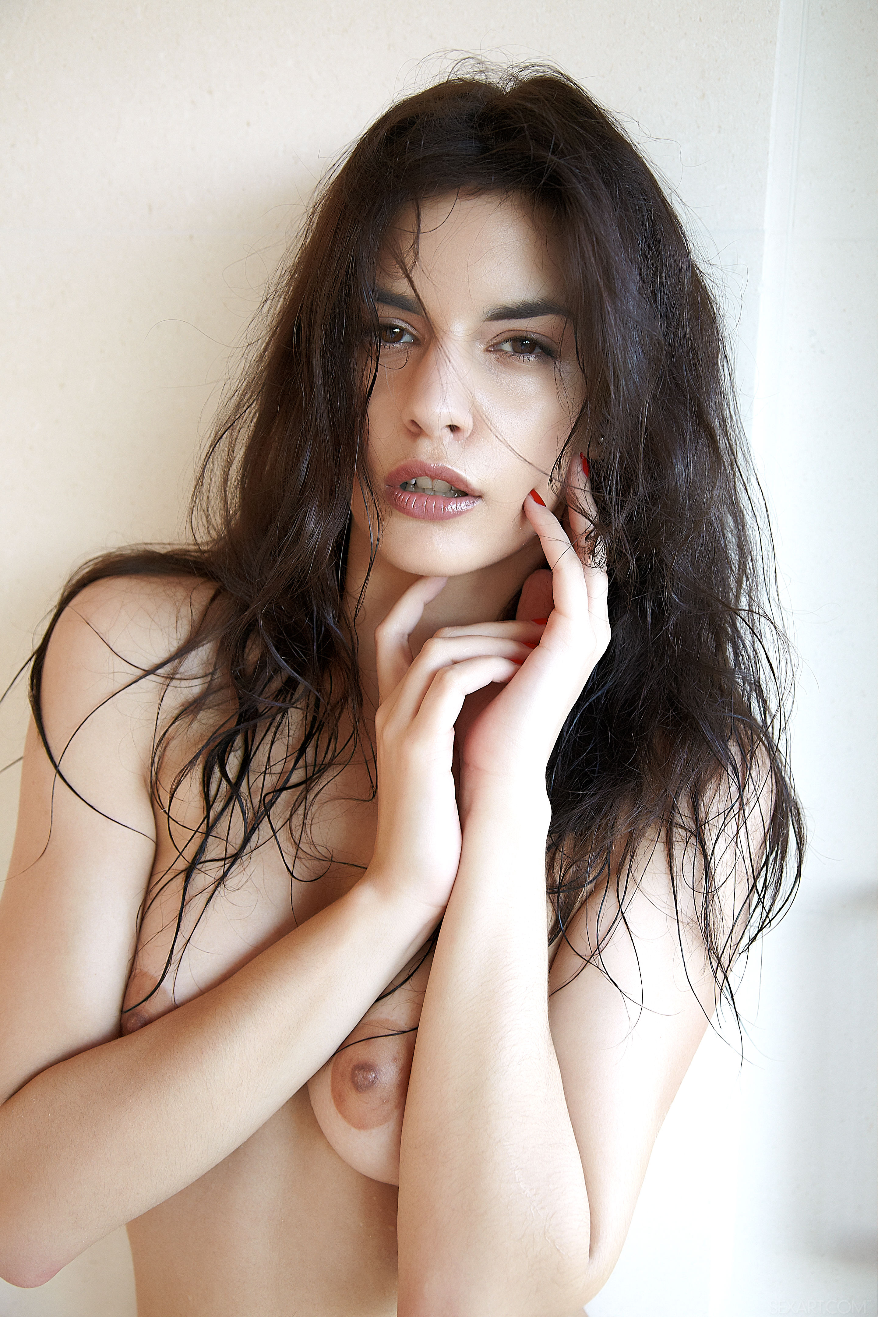 Tantalizing Beauty With Stunning Look