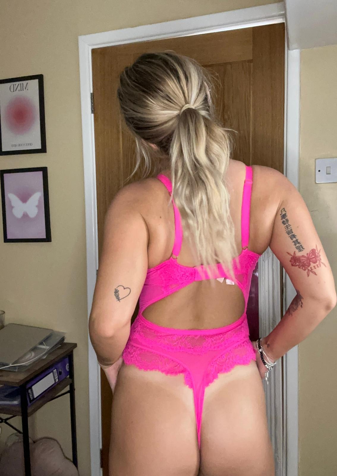 Sofia Bae's pink lace thong is teasing her ass, her tattoos are ready for your touch.