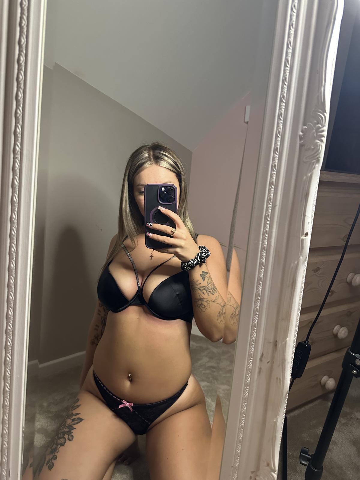 Sofia Bae's tits are begging to be squeezed, her black bra barely containing them.