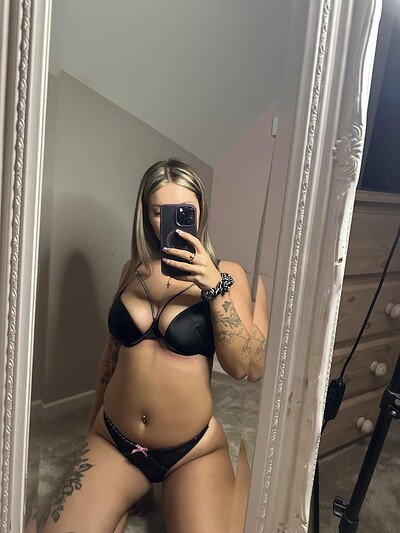 Sofia Bae's tits are begging to be squeezed, her black bra barely containing them.